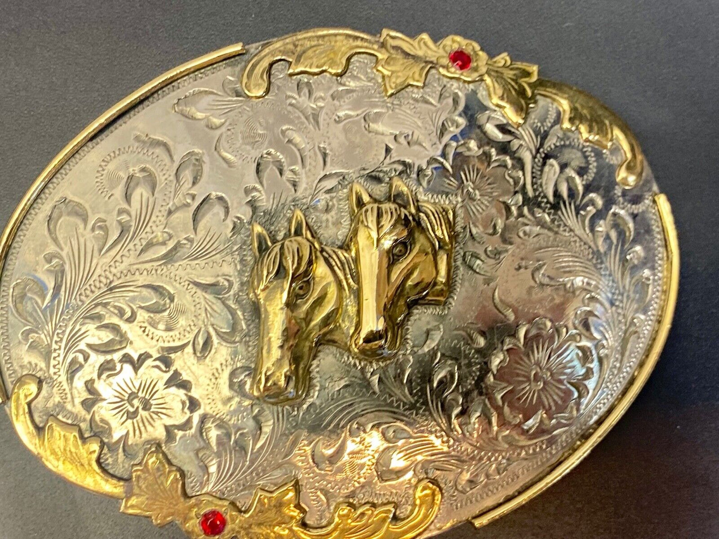 Beautiful & Quality! Vintage horse head Bust Flower Swirl 4" belt buckle