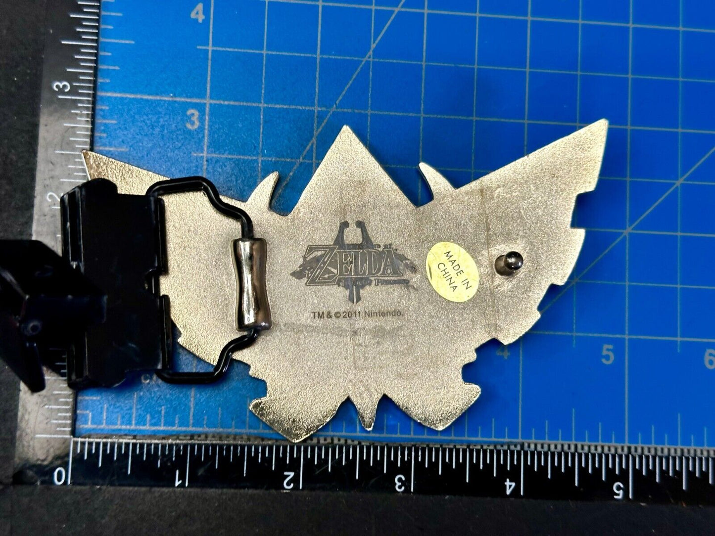 The Lengend of Zelda Twilight Princess Triforce Logo Belt Buckle TM2011 Nintendo