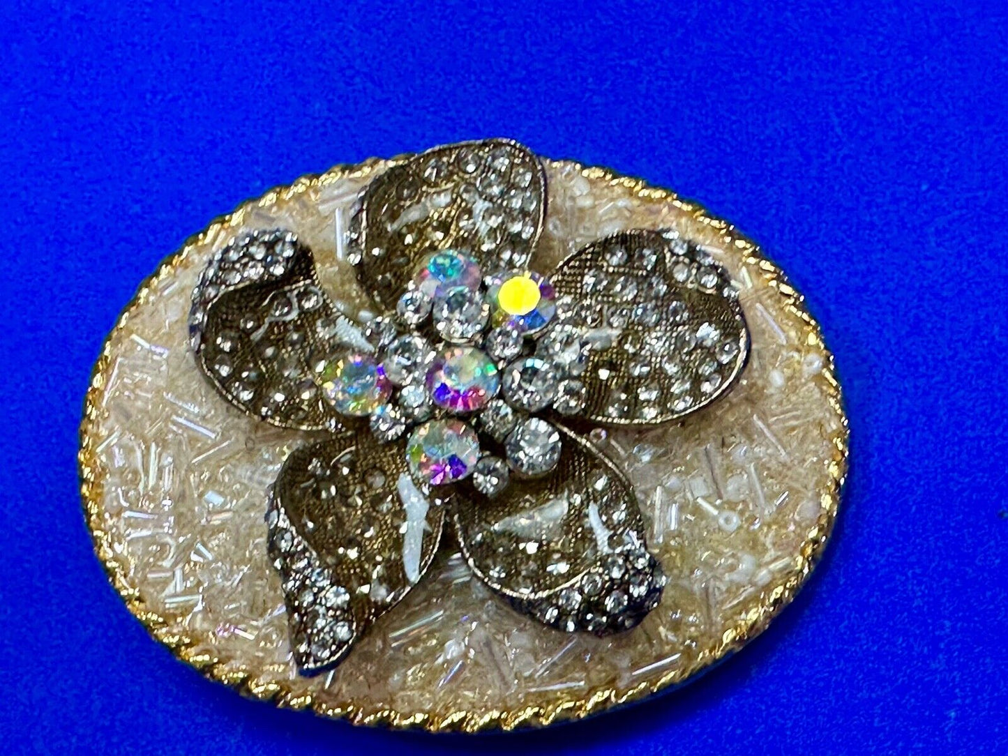 Beautiful chunky goldtone flower centerpiece in rhinestone accented belt buckle