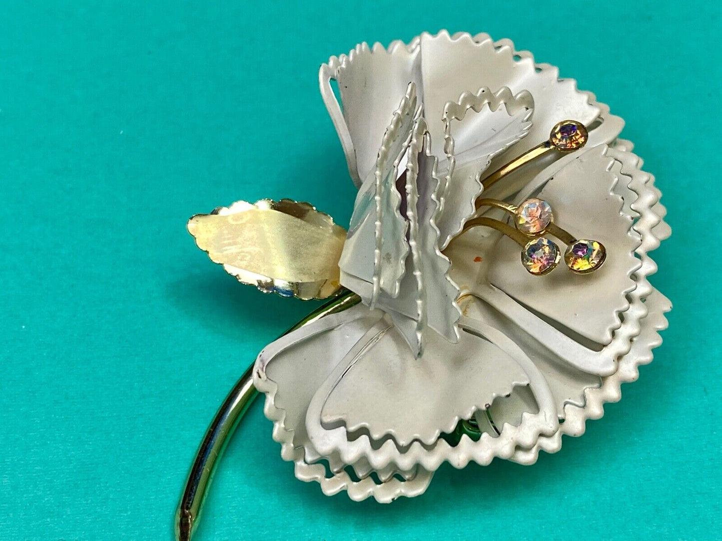 Vintage Enamel Flower 3-D Retro Pin Brooch White Petals Rhinestones By Avon