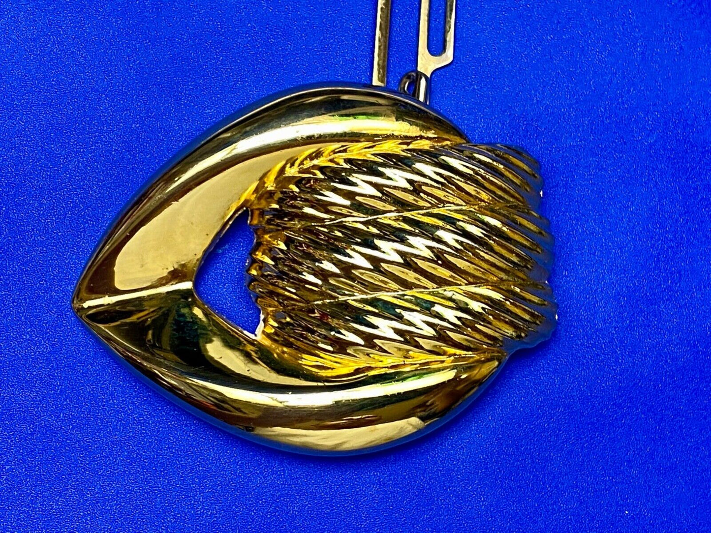 Vintage Day-Lor Signed Gold Tone Knot Theme Belt Buckle