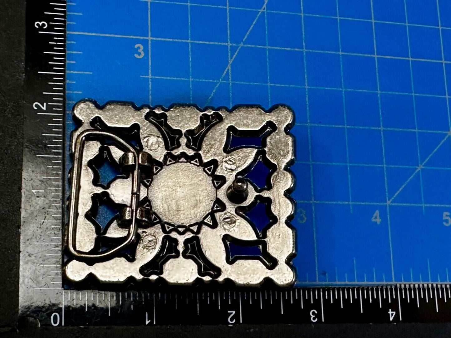 Beautiful Faux Flower Turquoise Stone Covered Hippie Vibe Western Belt Buckle
