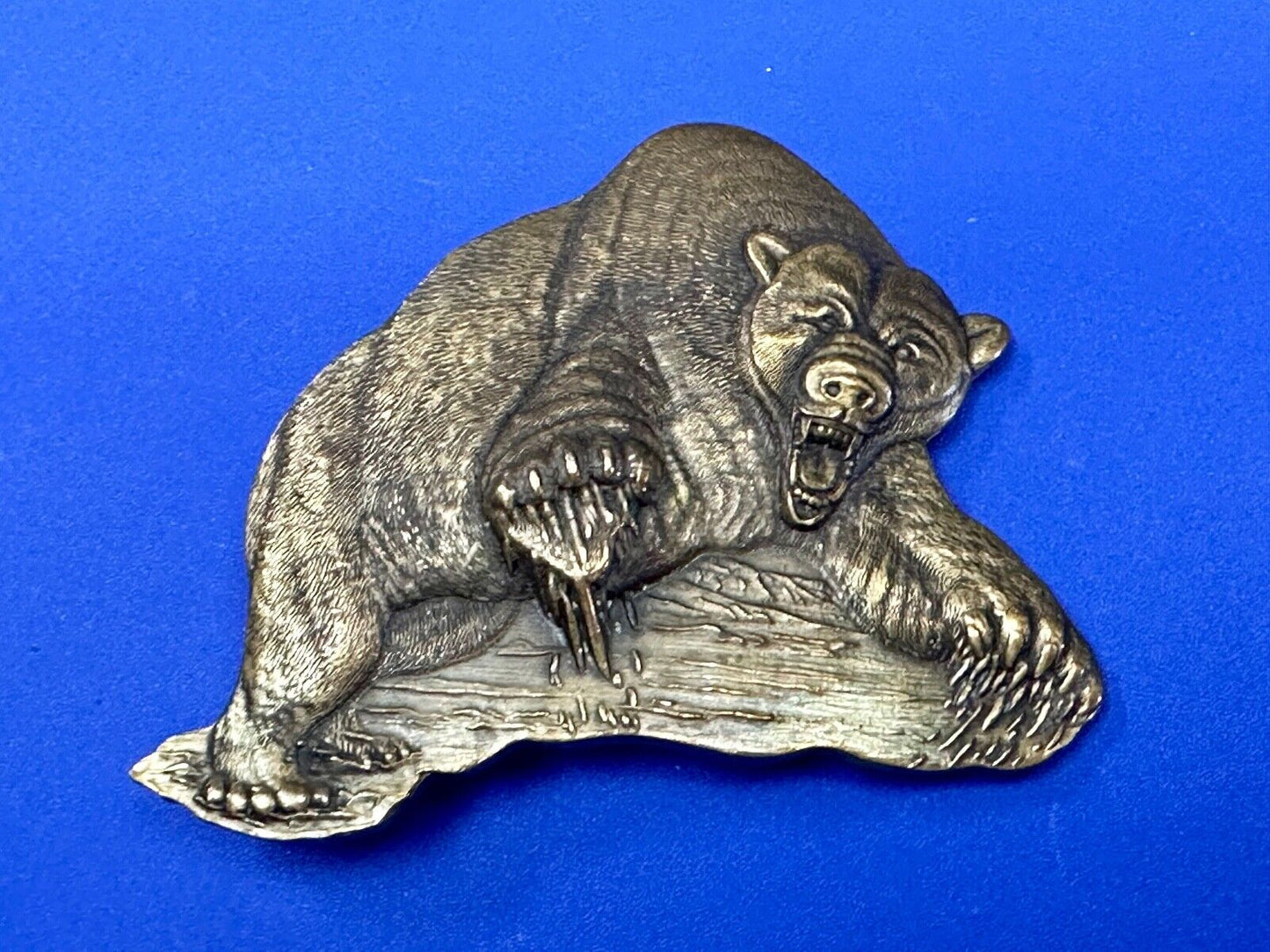 Attacking Grizzly BEAR - Paw reaching out 3D figural belt buckle