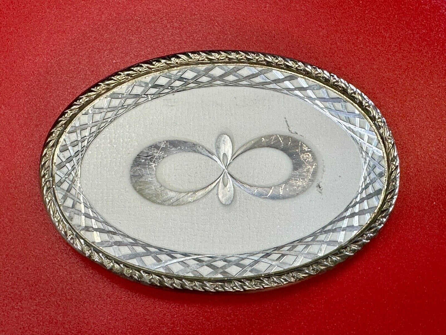 Vintage etched figure 8 pattern oval silver tone belt buckle
