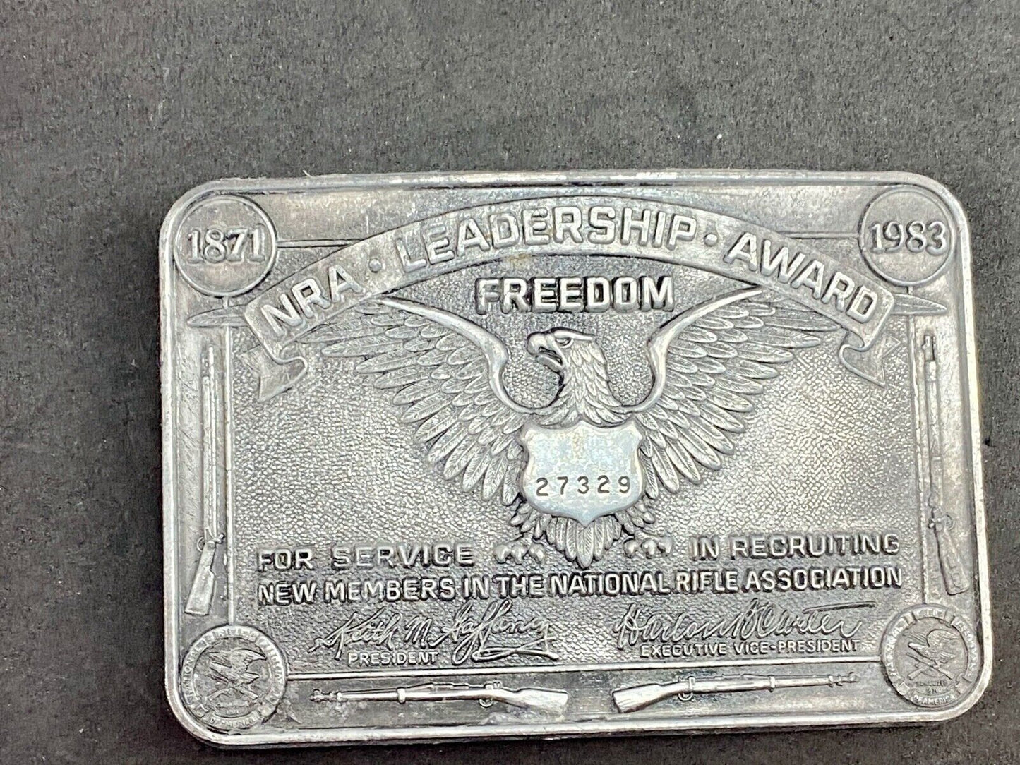VINTAGE AMERICAN BELT BUCKLE NRA LEADERSHIP AWARD FREEDOM USA RIFLE GUNS