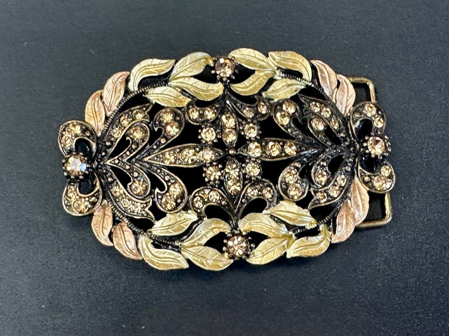 Awesome detail - Vintage see through swirl rhinestone pattern belt buckle