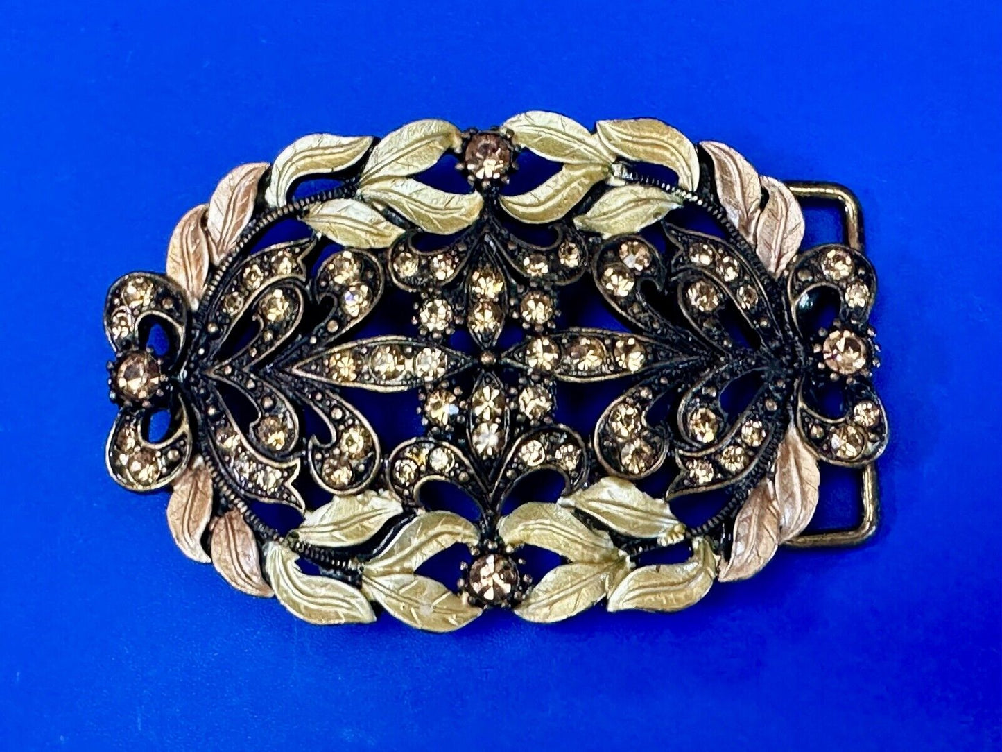 Awesome detail - Vintage see through swirl rhinestone pattern belt buckle