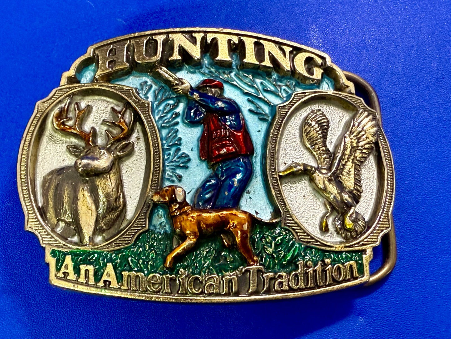 An American Tradition HUNTING Dog Duck Buck Deer Sportsman Vtg. 1986 Belt Buckle