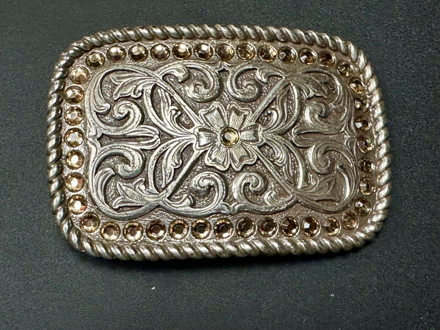 Beautiful western cowgirls rectangular belt buckle w/ Rhinestone boarder