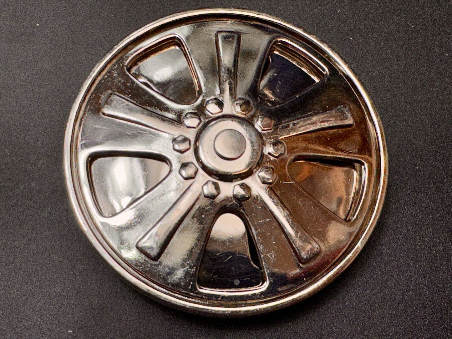 Tricked out Car Wheel Tire Rim silver color SPINNER moving belt buckle