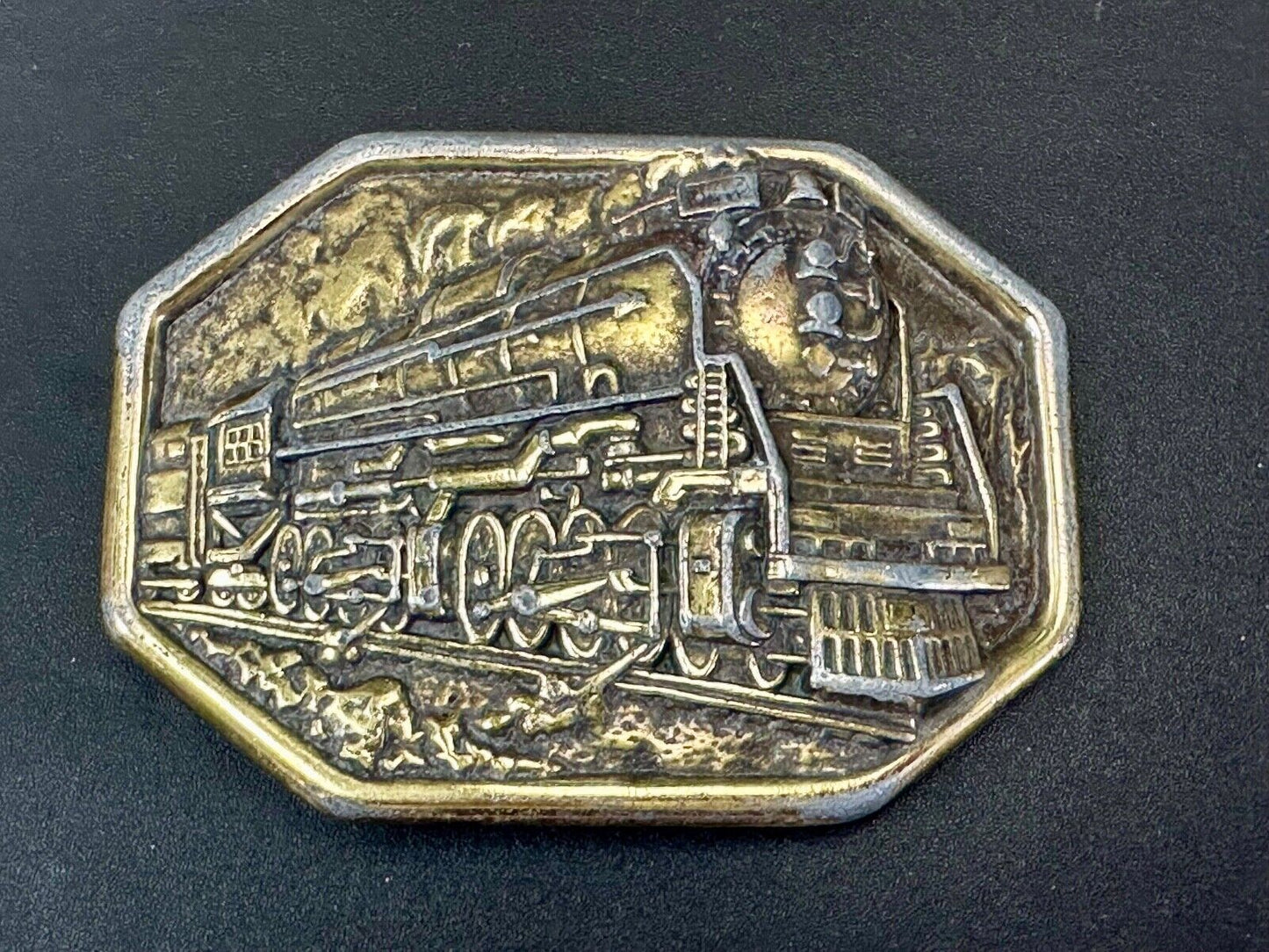 Train Engine Steam Locomotive RR collectors Vintage 70s belt buckle by Avon