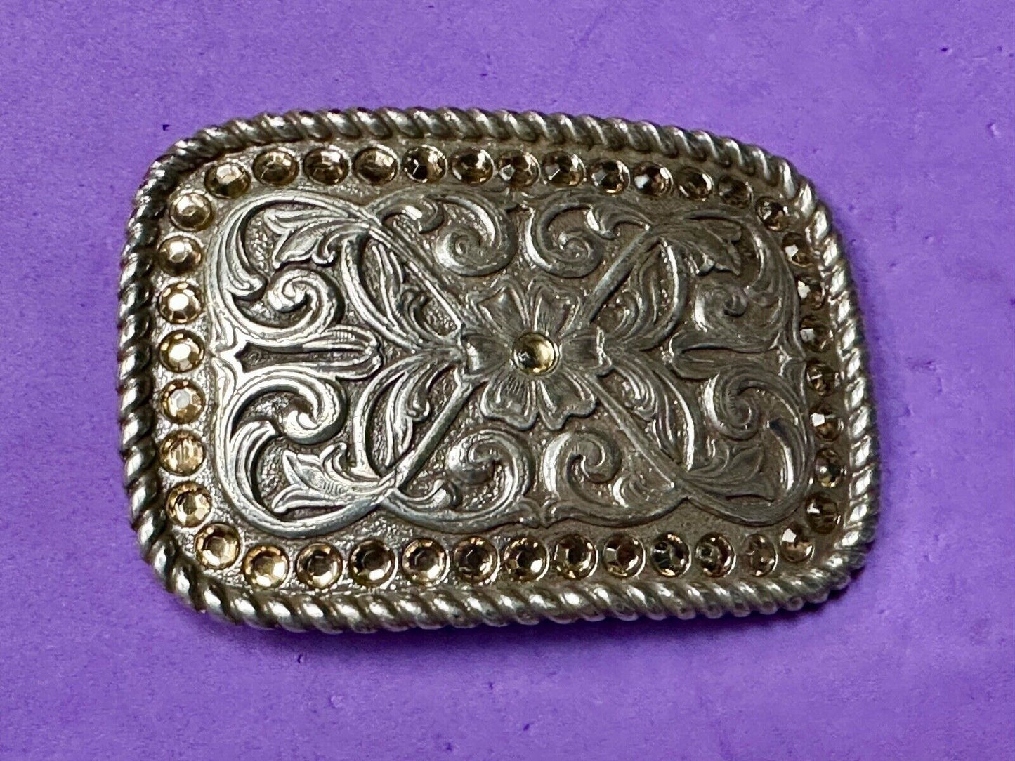 Beautiful western cowgirls rectangular belt buckle w/ Rhinestone boarder