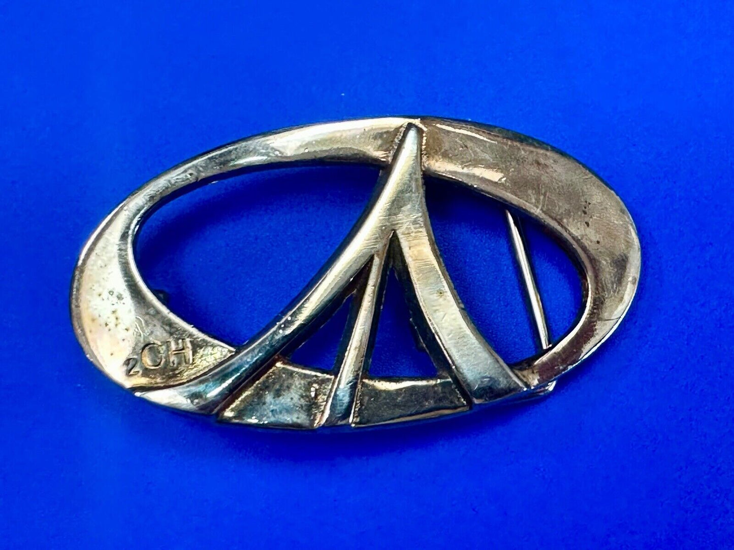 2OH Logo Emblem Peace love & Rock & Roll gold color belt buckle