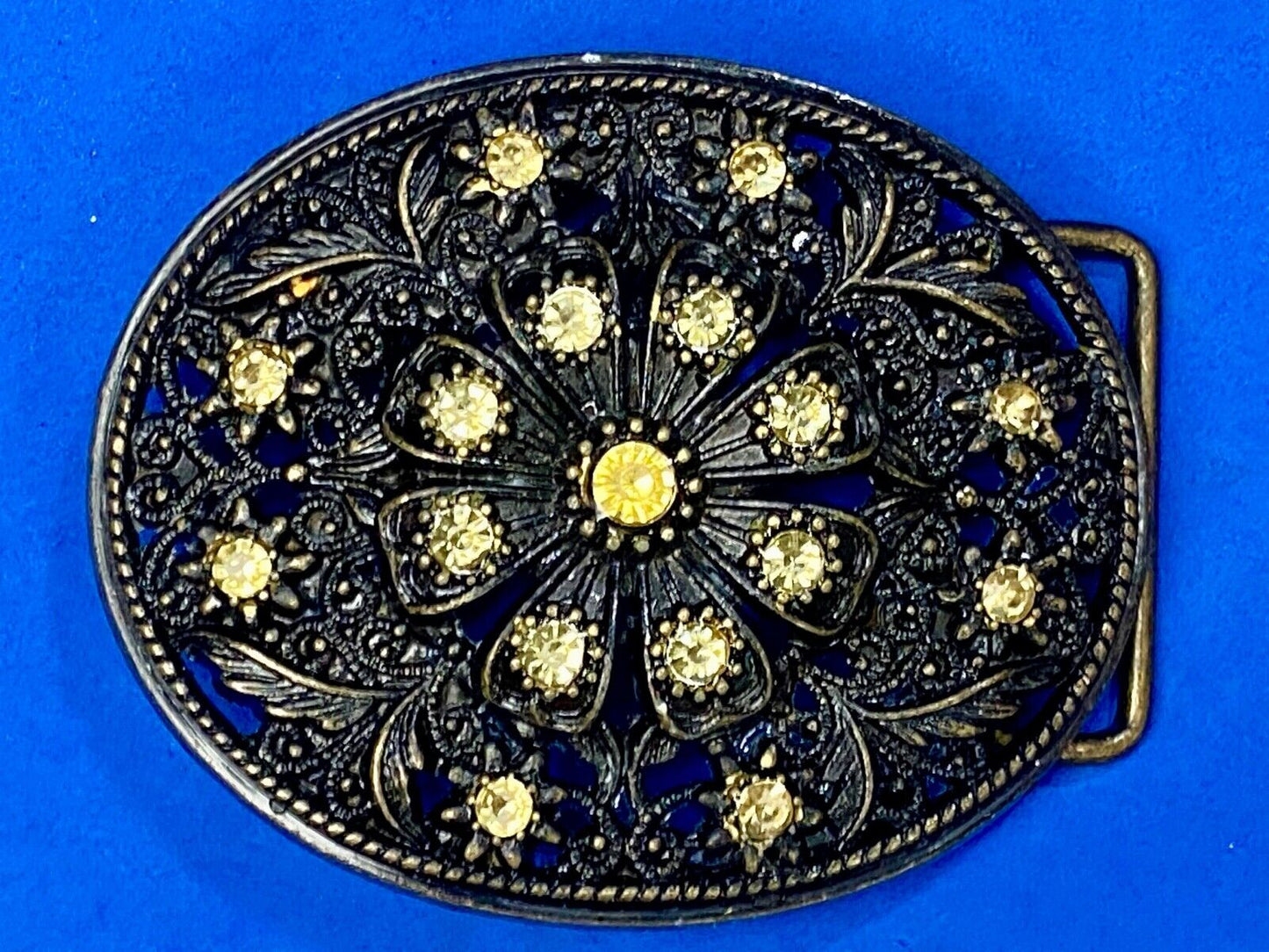 BEAUTIFUL Yellow rhinestones mounted in oval shaped flower theme belt buckle
