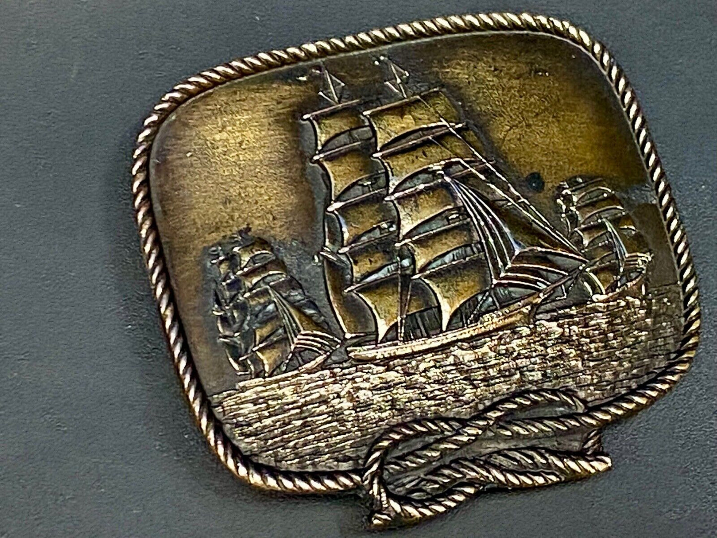 Beautiful 787 three sailboats with ornate ope boarder brass tone? belt buckle