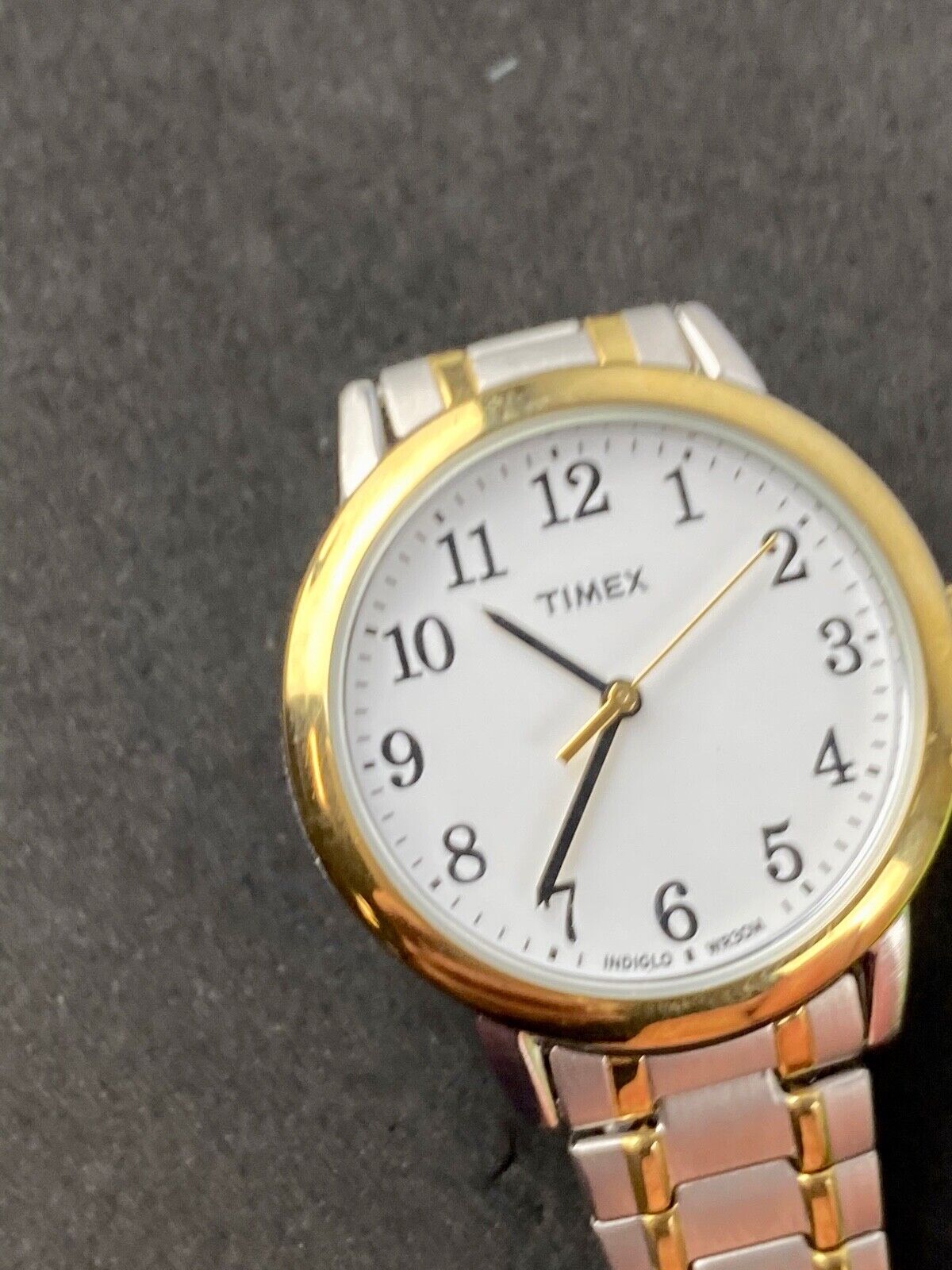 Timex unisex Indeglo watch fresh battery. Silver gold color link band
