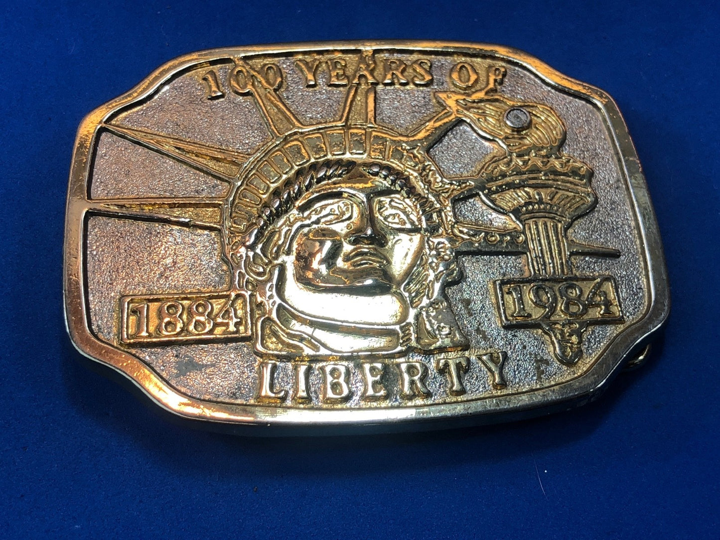 BELT BUCKLE, 100 YEARS OF LIBERTY 1886-1986. God bless America!