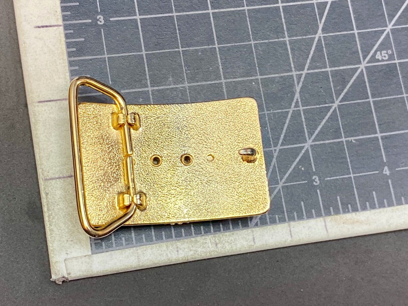 Unique Lizard, Reptile Crocodile As Centerpiece On Gold Tone Belt Buckle 