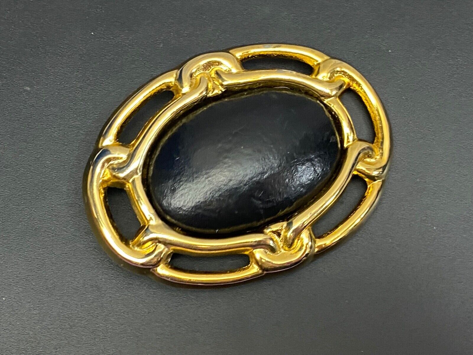 Vintage Day-Lor Gold Tone Black Raised Scarf Belt Purse Clip