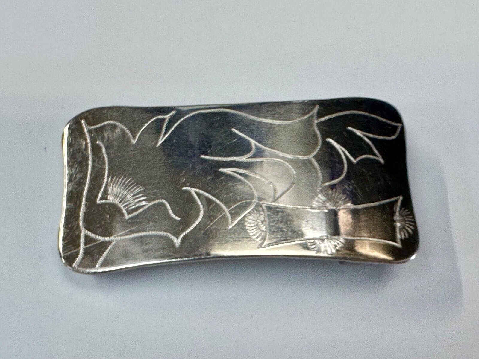 Unique Silver tone Flowing Flower Theme? belt buckle w/ blnak banner to engrave