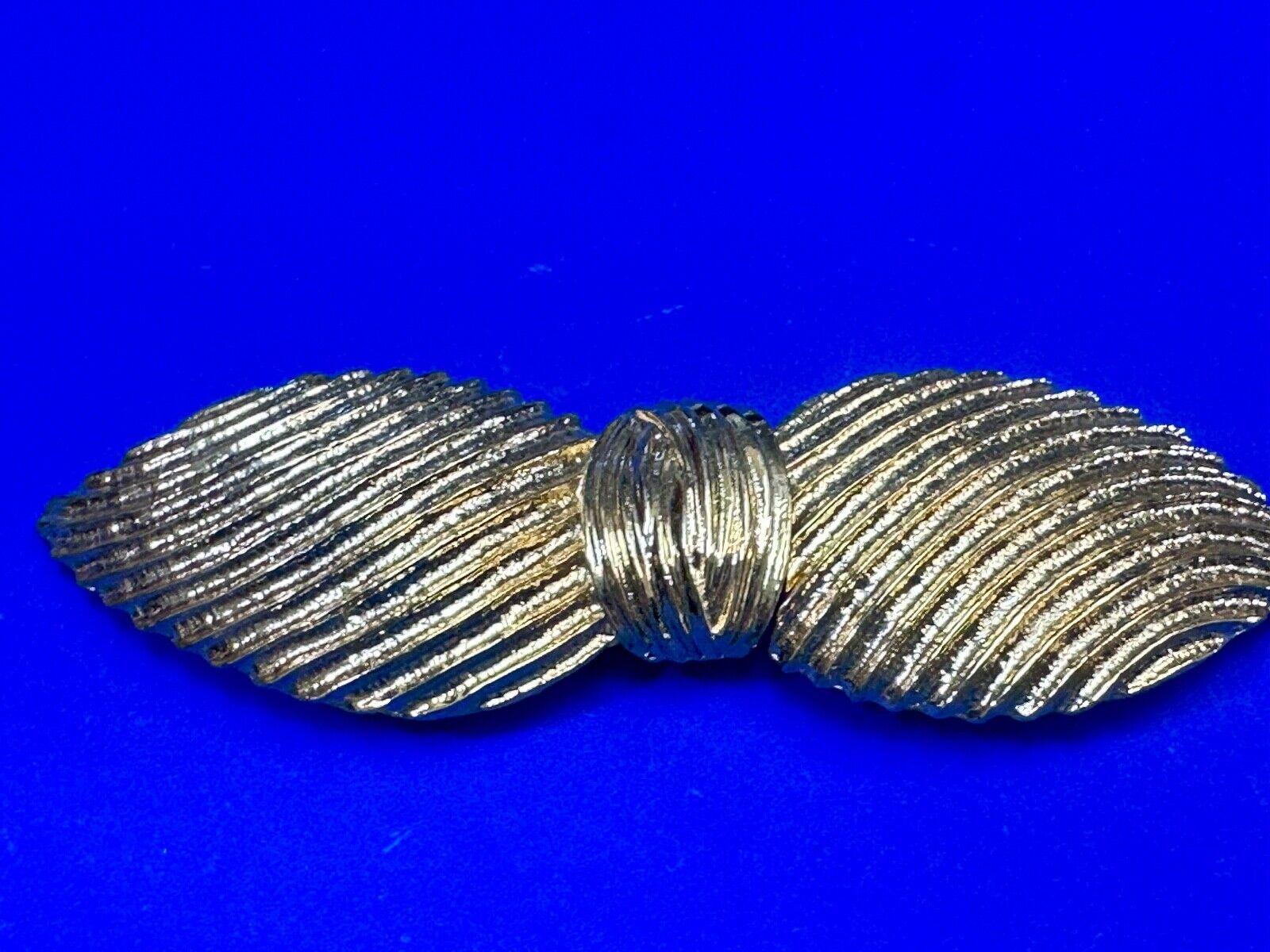two piece large leaf interlocking gold tone vintage 80's Mimi Di N belt buckle