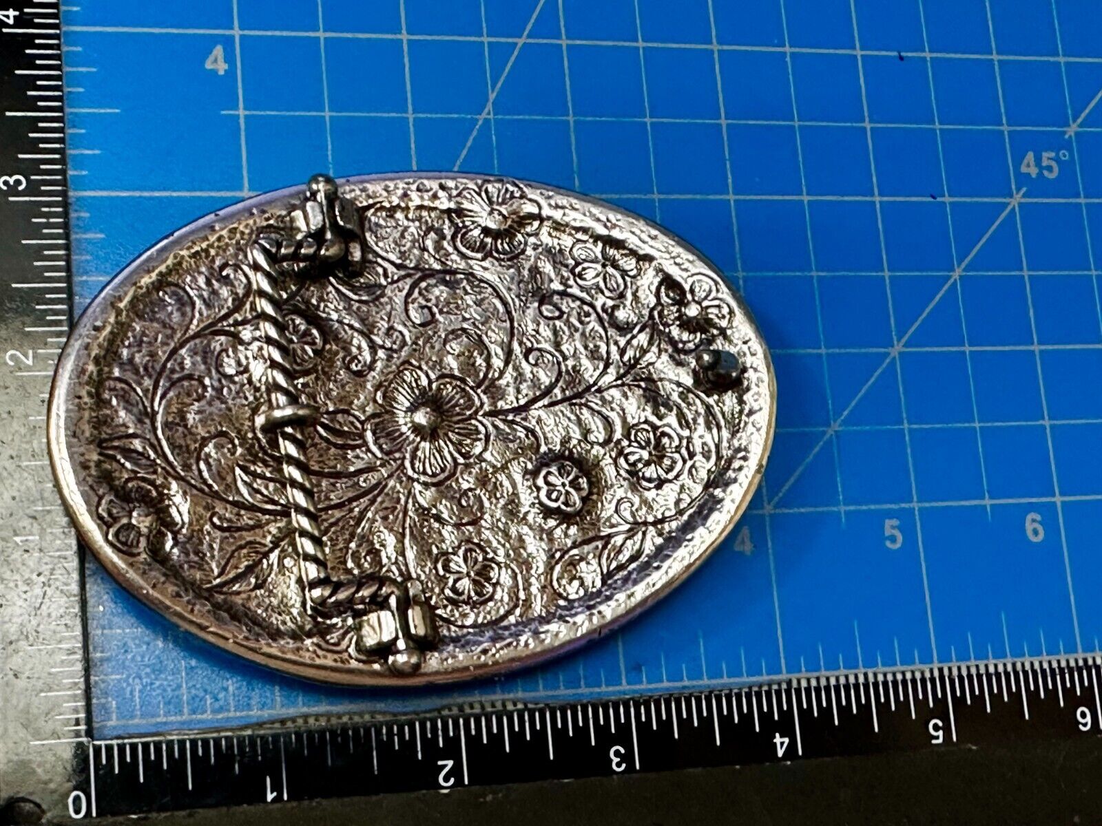 Beautiful Sparkling Rhinestone Accented Leaf Swirl Western Fashion Belt Buckle