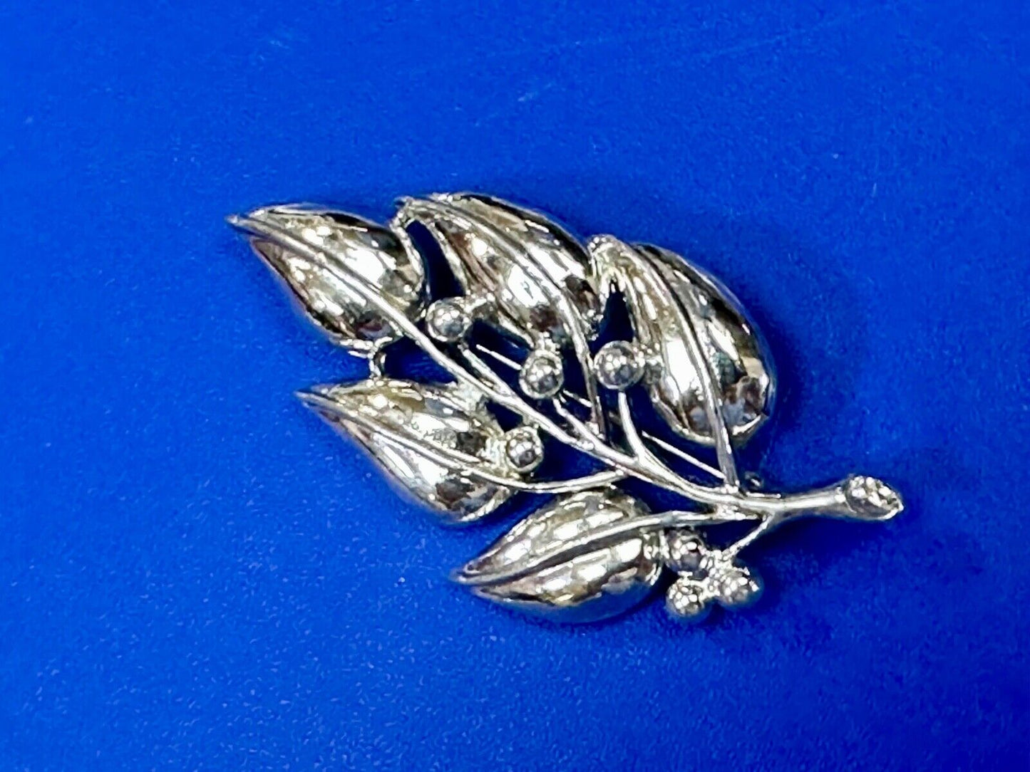 5 Leaf Stem Twig vintage Sarah Coventry signed silver tone brooch pin