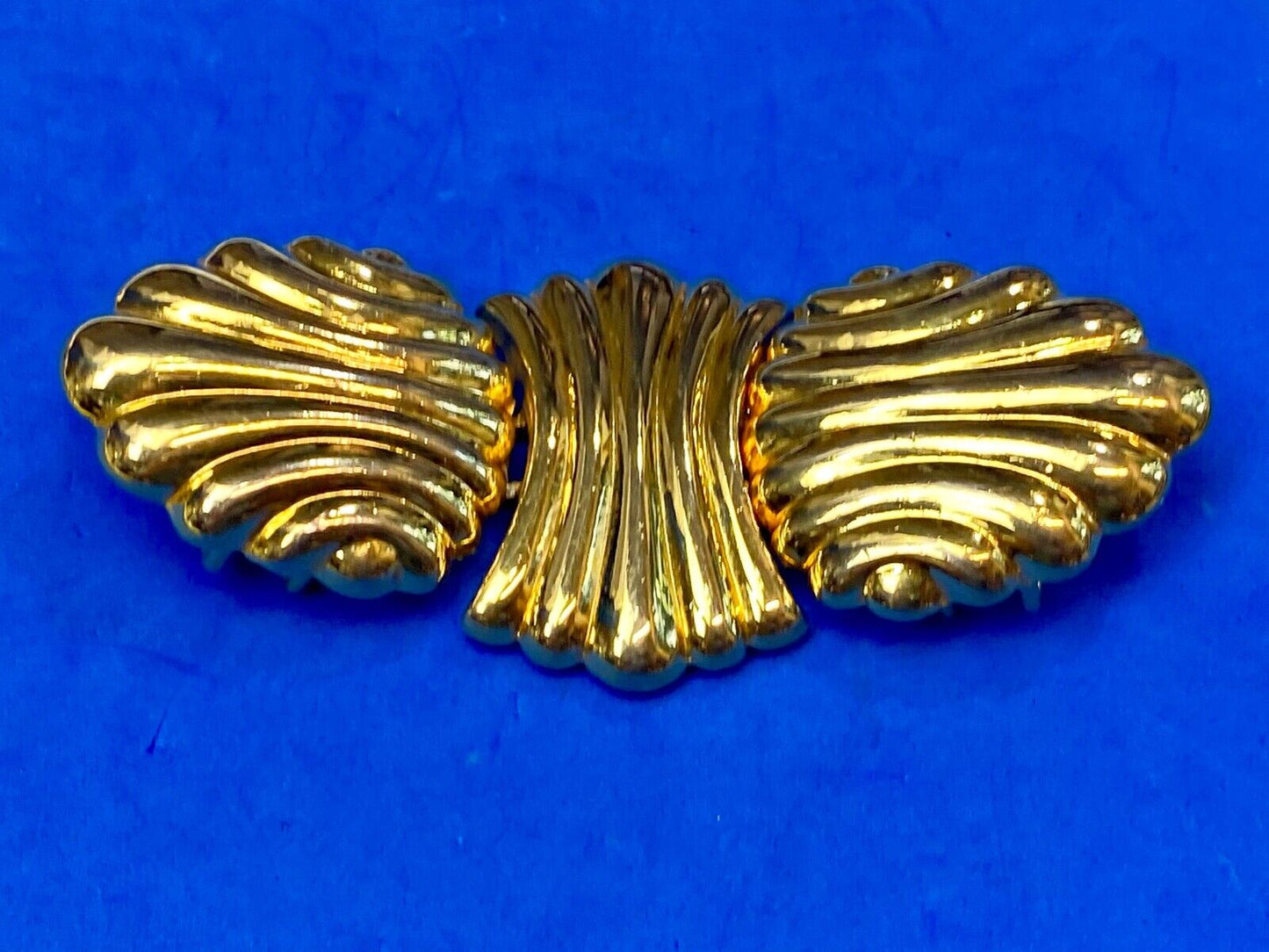 Vintage gold tone There piece interlocking leaf belt buckle BY Dotty Smith 