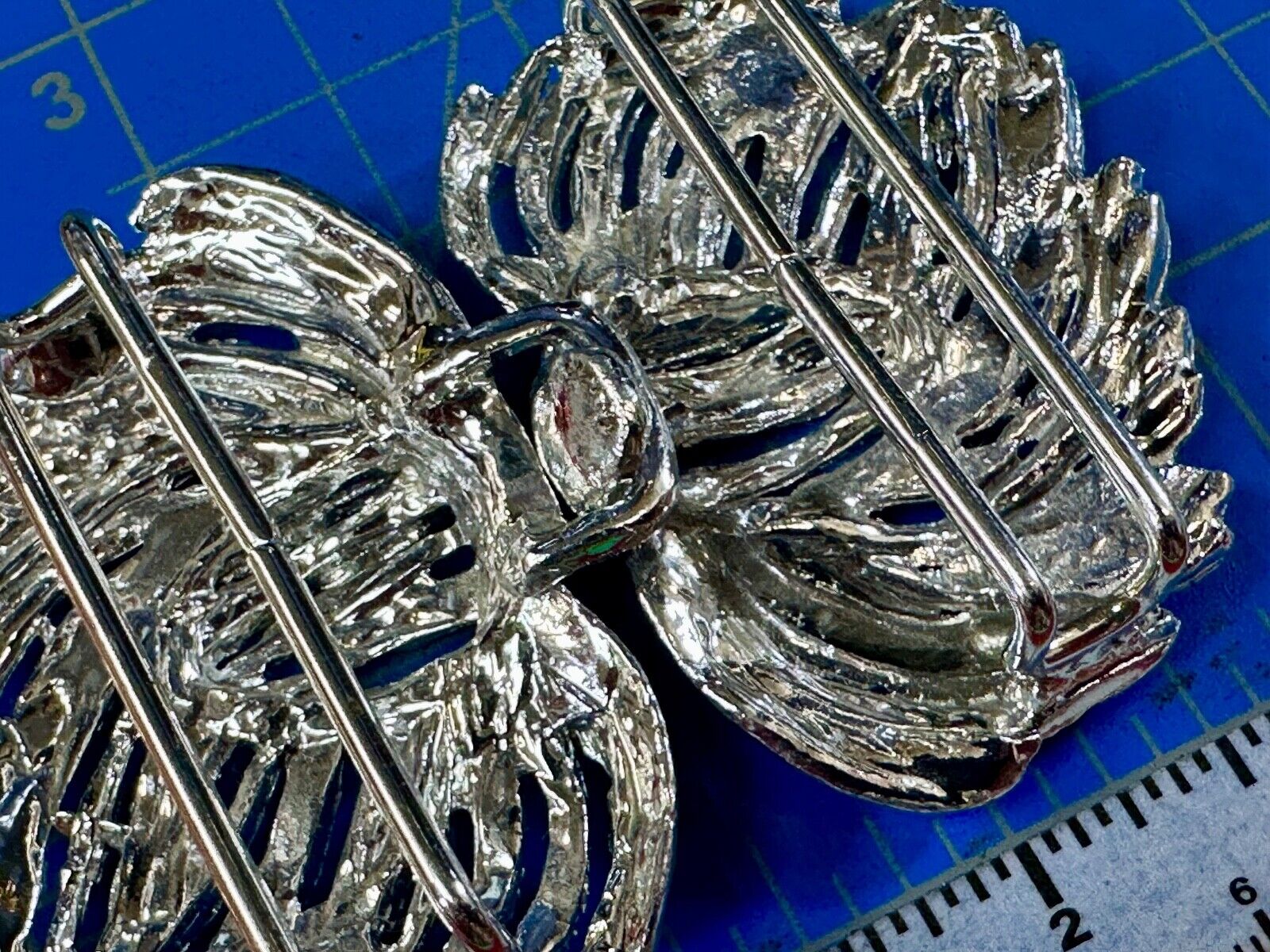 Two piece interlocking sea leaf brushed pattern see through pattern belt buckle
