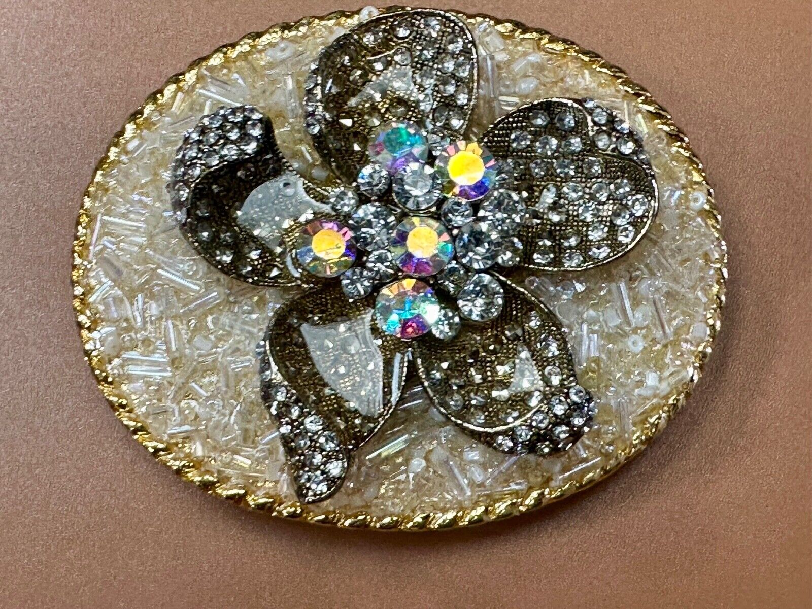 Beautiful chunky goldtone flower centerpiece in rhinestone accented belt buckle