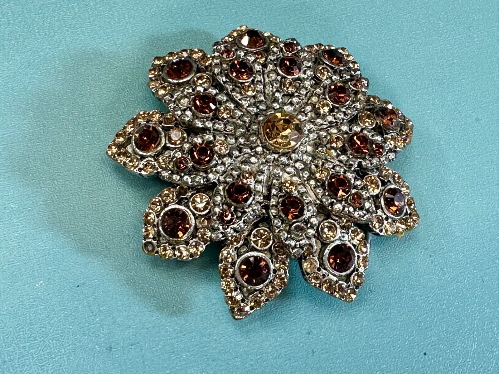 Beautiful rhinestone accented star shaped ornate belt buckle - missing stone