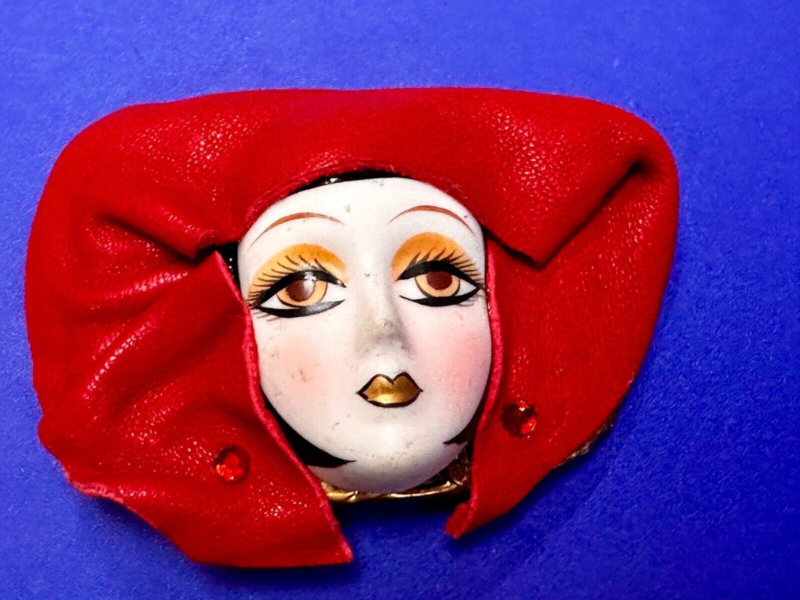 Unique Porcelain? Doll Face in Red Flapper Vintage Women's Belt Buckle
