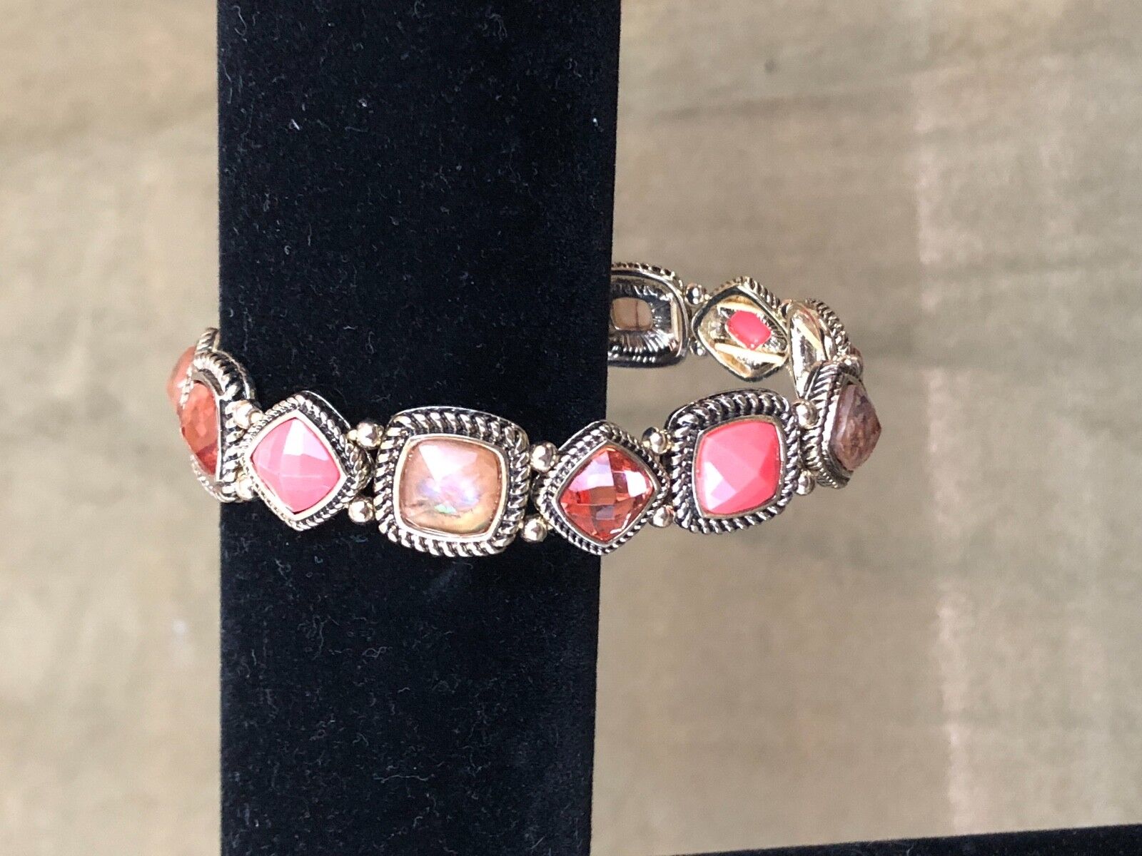 Vintage Antique, - NAPIER  RED's ACRYLIC STONES STRETCH BANGLE BRACELET