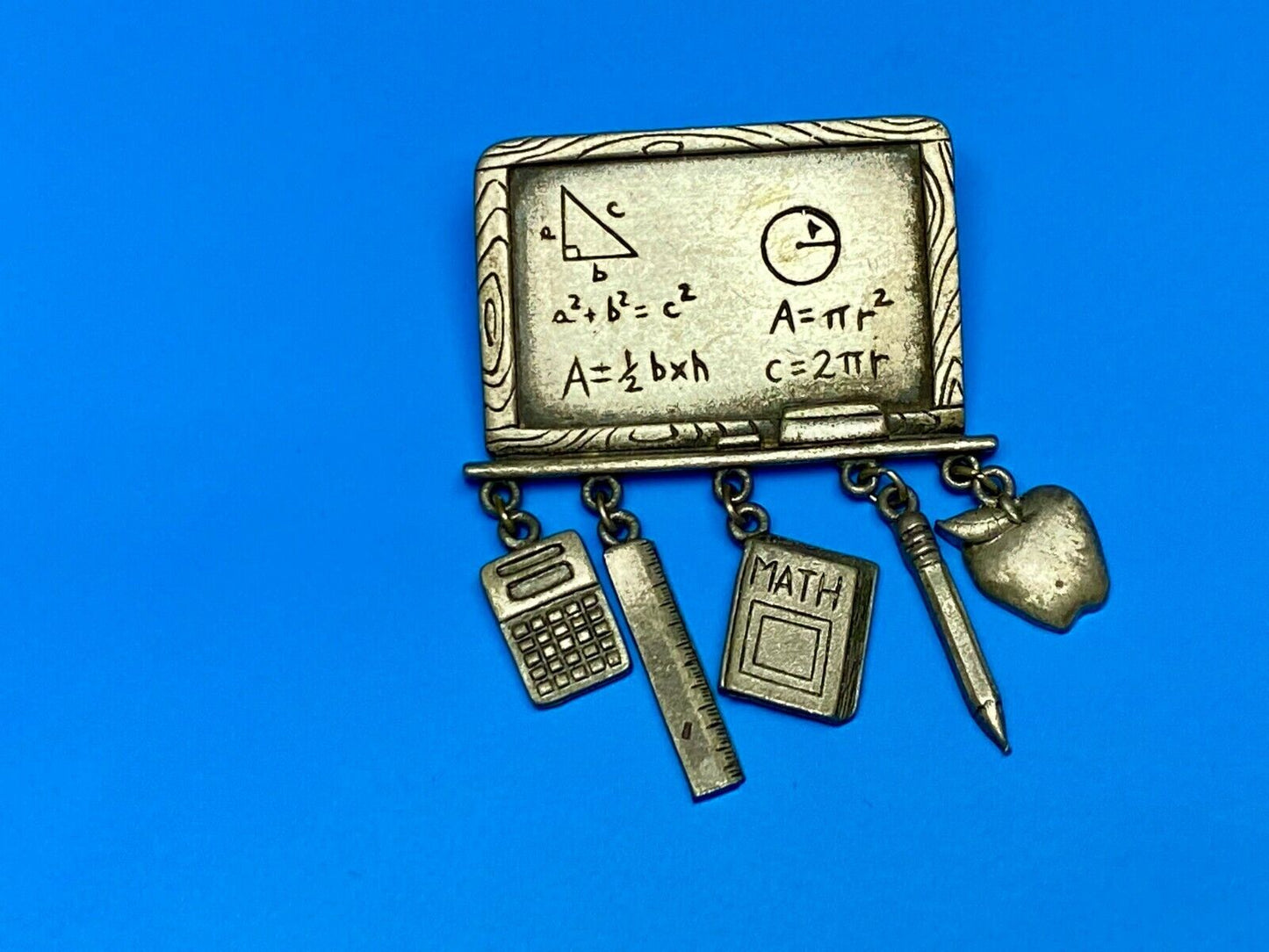 VINTAGE *J.J.*PEWTER MATH TEACHER CHALKBOARD BROOCH PIN W/THEMED FIGURAL DANGLES