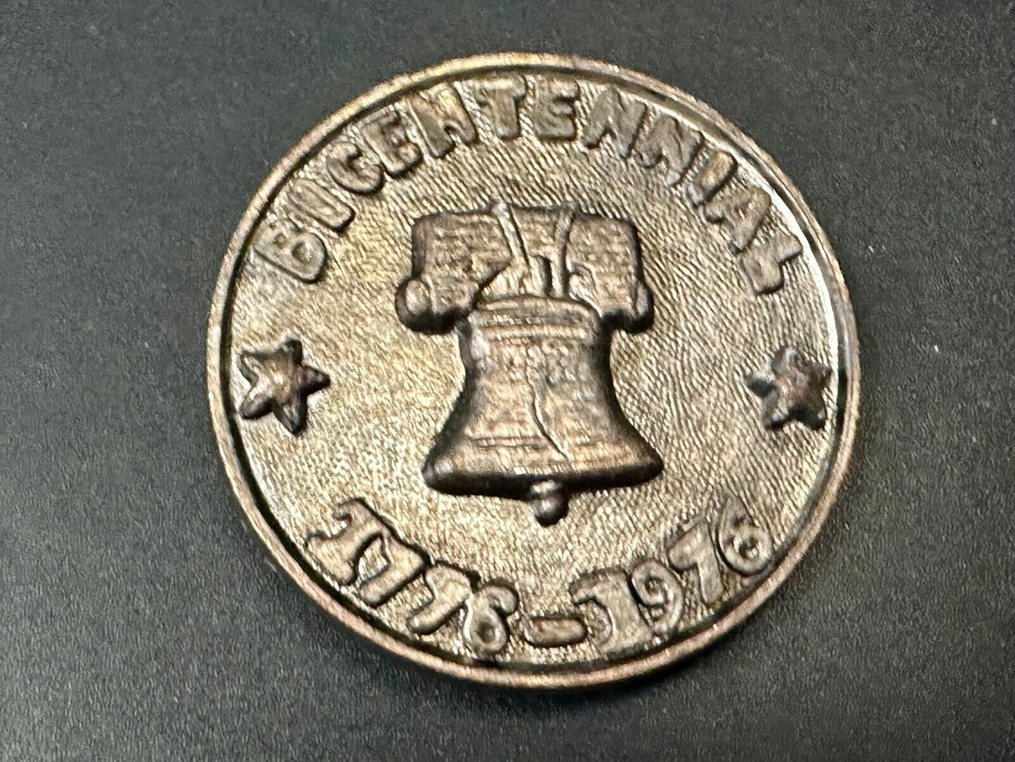 Vintage Liberty Bell Bicentennial 1976 round belt buckle