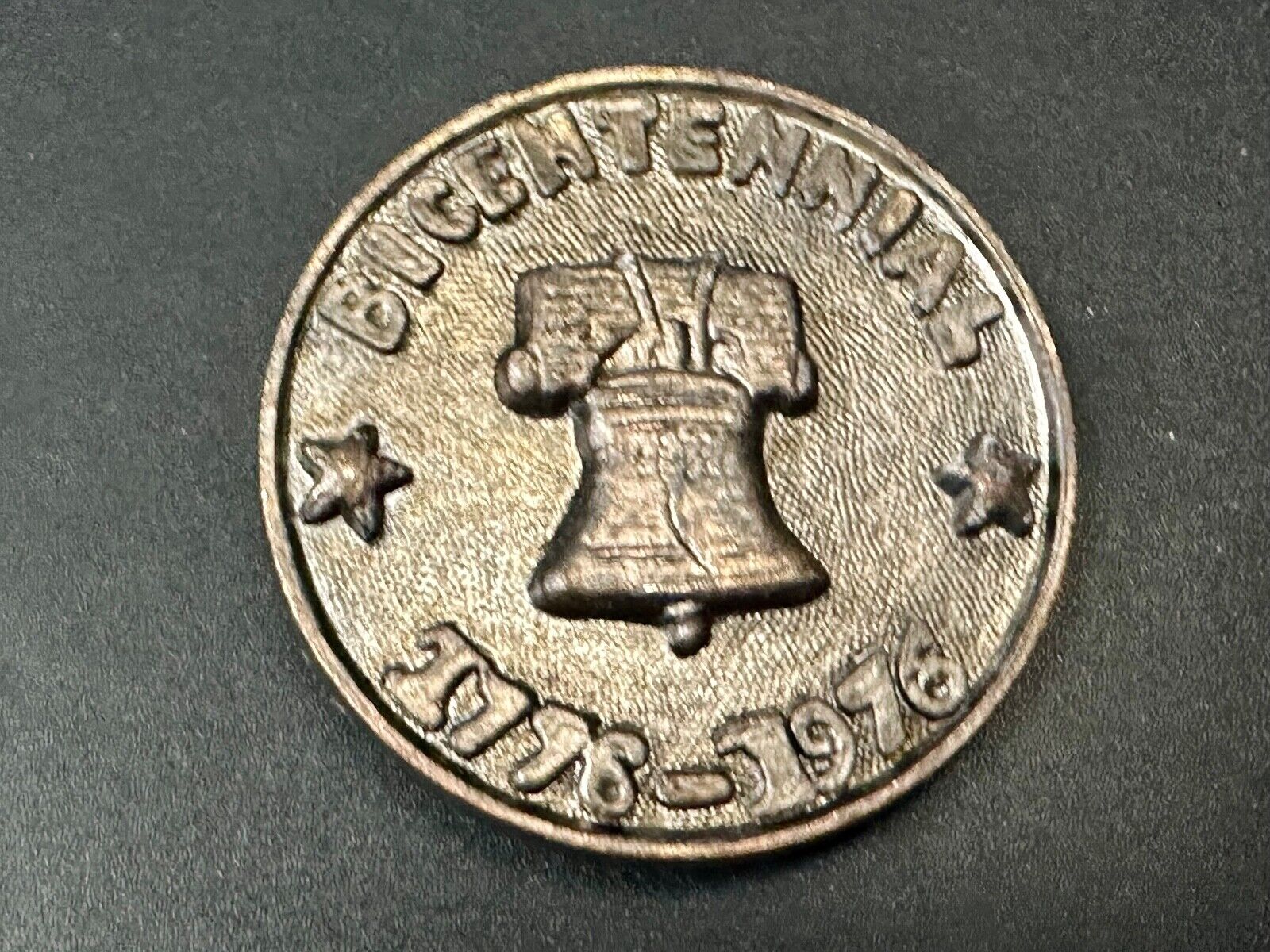 Vintage Liberty Bell Bicentennial 1976 round belt buckle