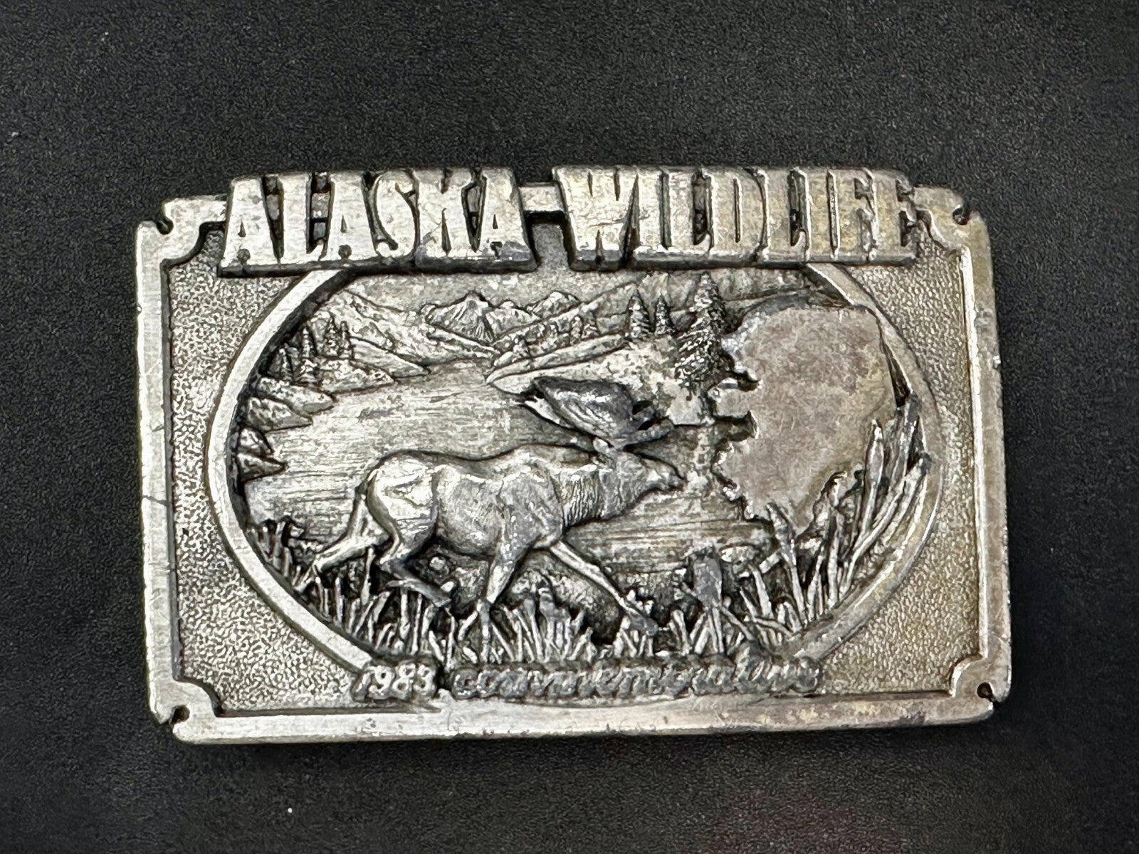 ALASKA WILDLIFE Animal Mountain Scene 1983 Commemorative Siskiyou Belt Buckle