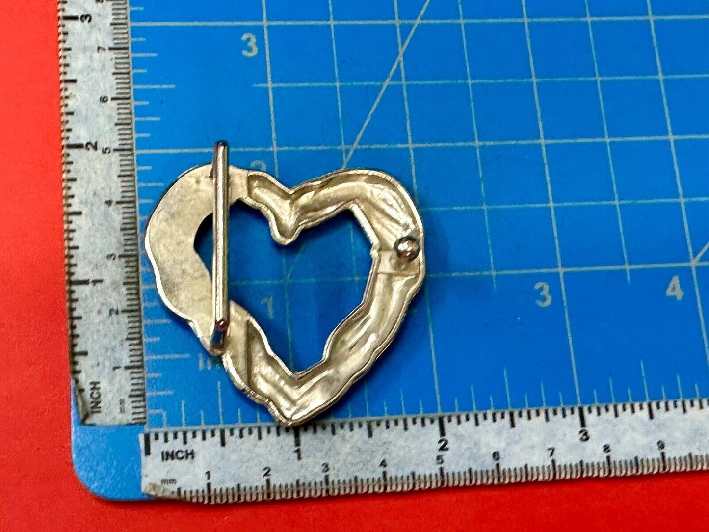 Adorable Twisted HEART - rope wire pattern small 2" wide cutout belt buckle
