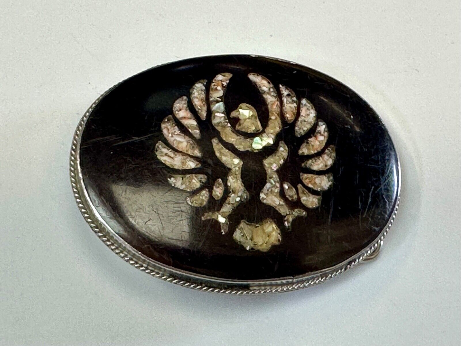 Beautiful Thunderbird Abalone Shell inlaid Vintage oval silver tone belt buckle