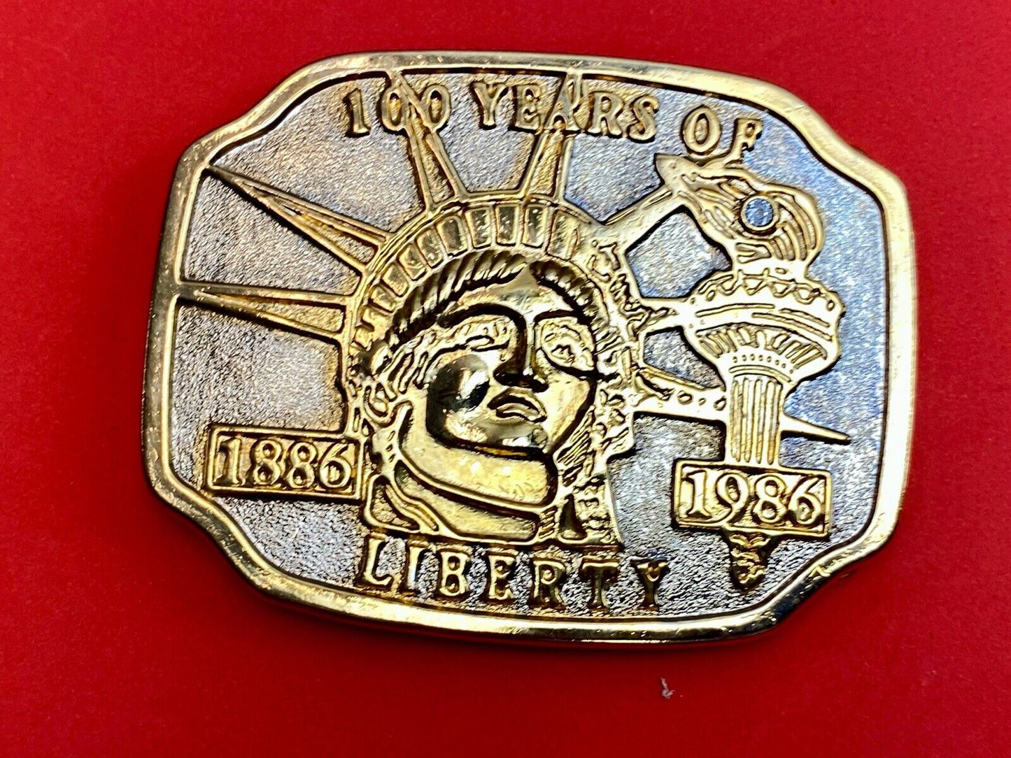 100 YEARS OF LIBERTY 1886-1986 VINTAGE BELT BUCKLE LADY LIBERTY STATUE