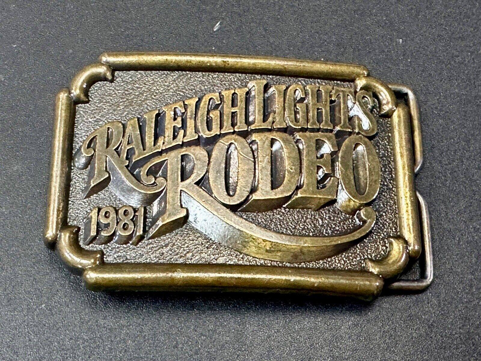 Vintage 1981 RALEIGH LIGHTS RODEO CIGARETTES SPONSOR Brass tone belt buckle