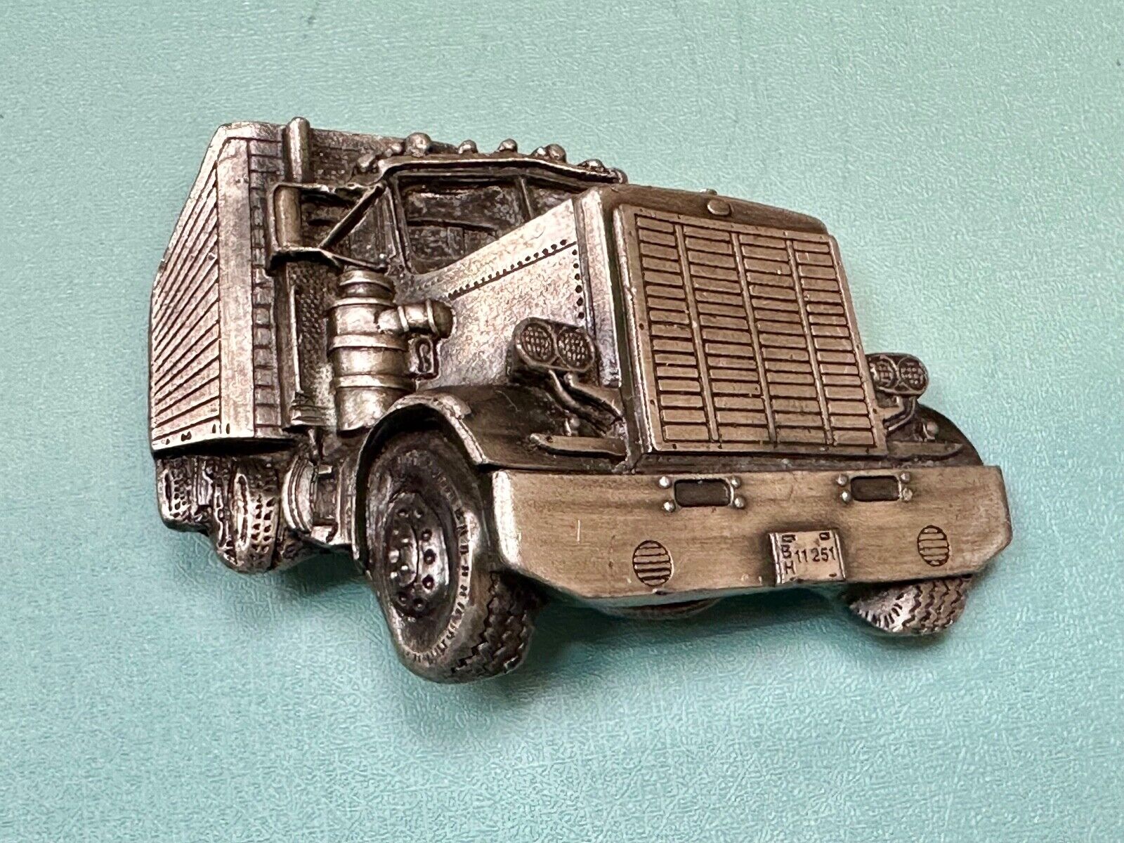 Vintage Cutout SEMI Truck Big Rig Cab USA made belt buckle Y-86