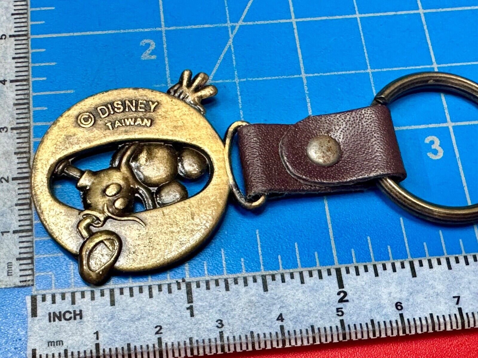 VINTAGE LETTER INITIAL O  MICKEY MOUSE DISNEY KEYCHAIN BRASS and LEATHER FOB