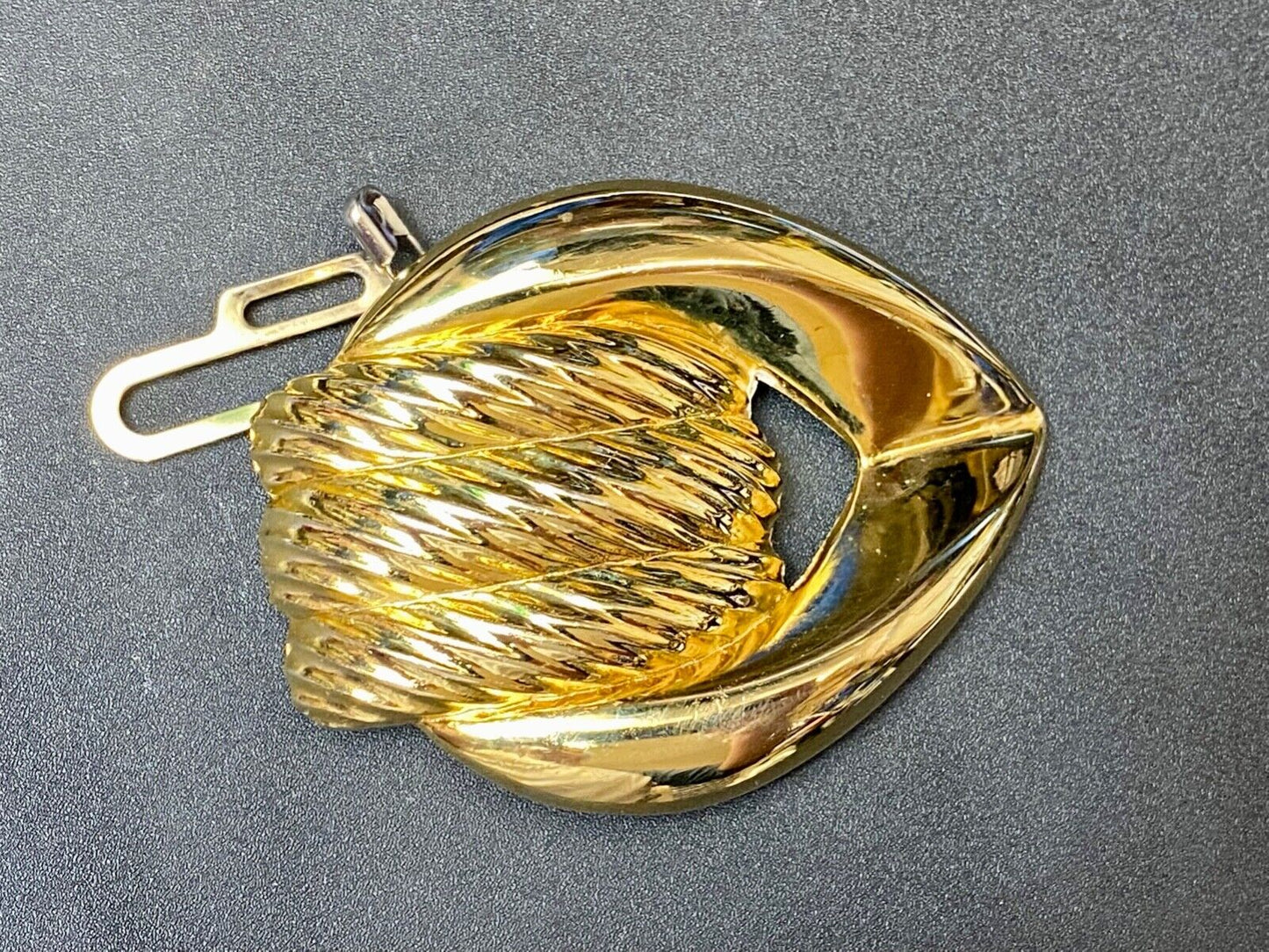 Vintage Day-Lor Signed Gold Tone Knot Theme Belt Buckle