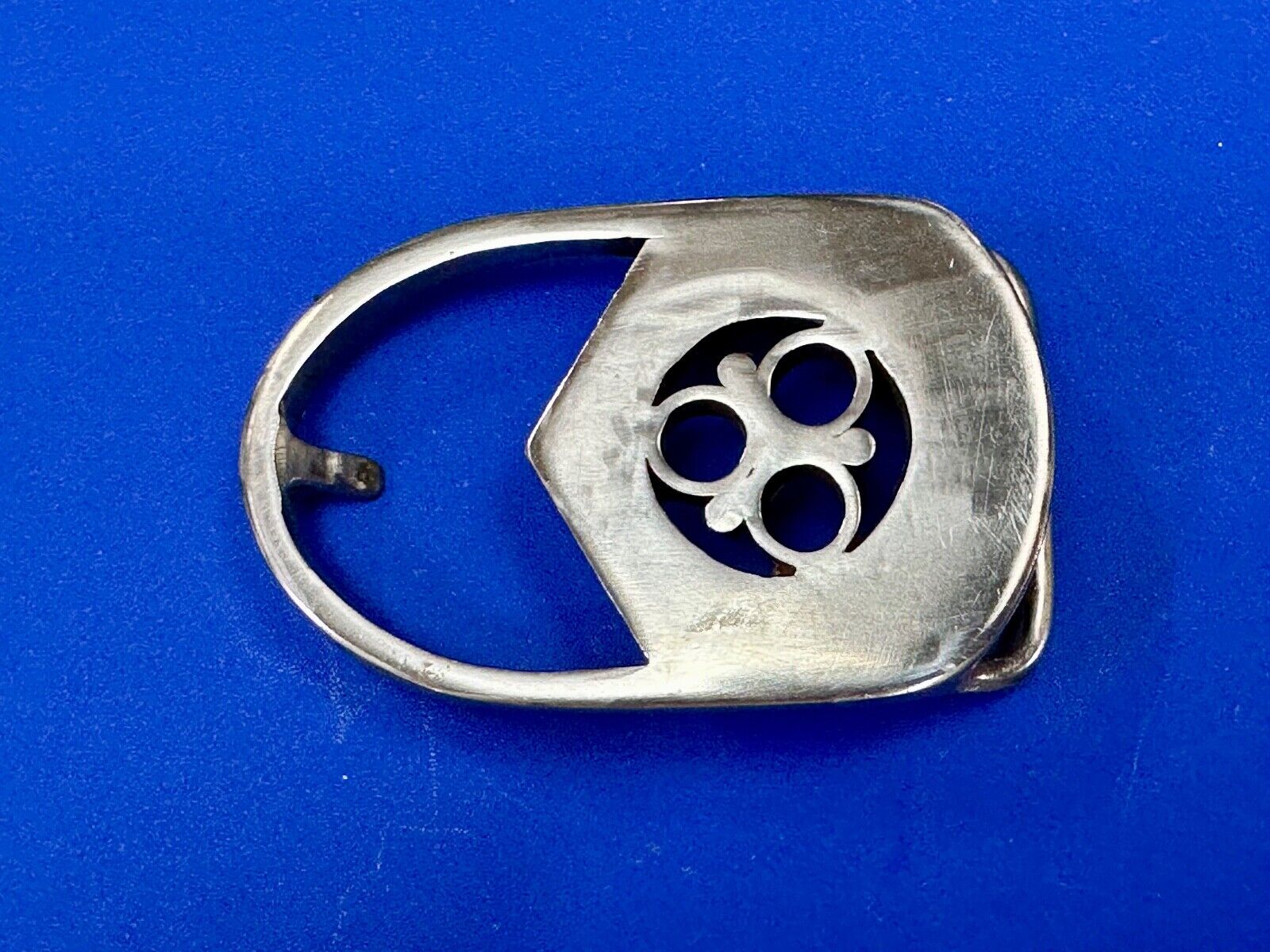 Artisan Signed vintage 1977 belt buckle to use for art craft or wear.