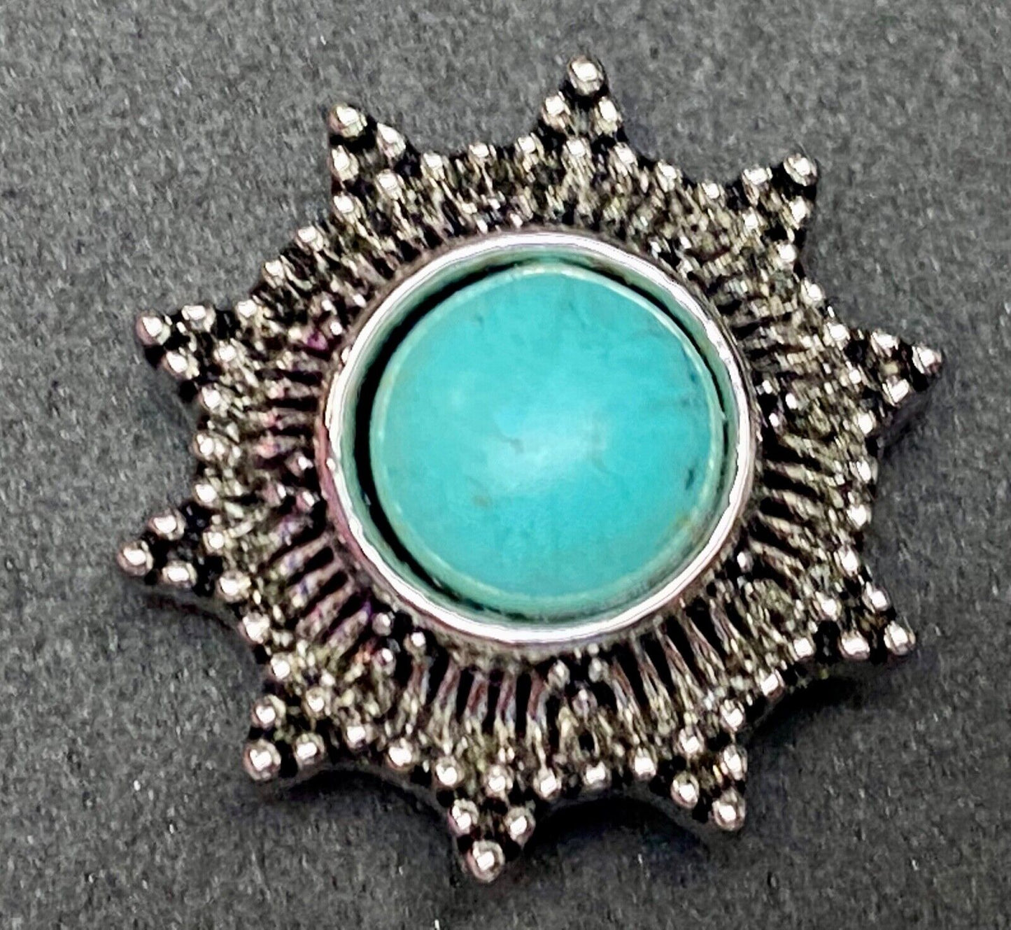 Turquoise colored centerpiece sunburst 18mm Ginger Snap Magnolia And Vine
