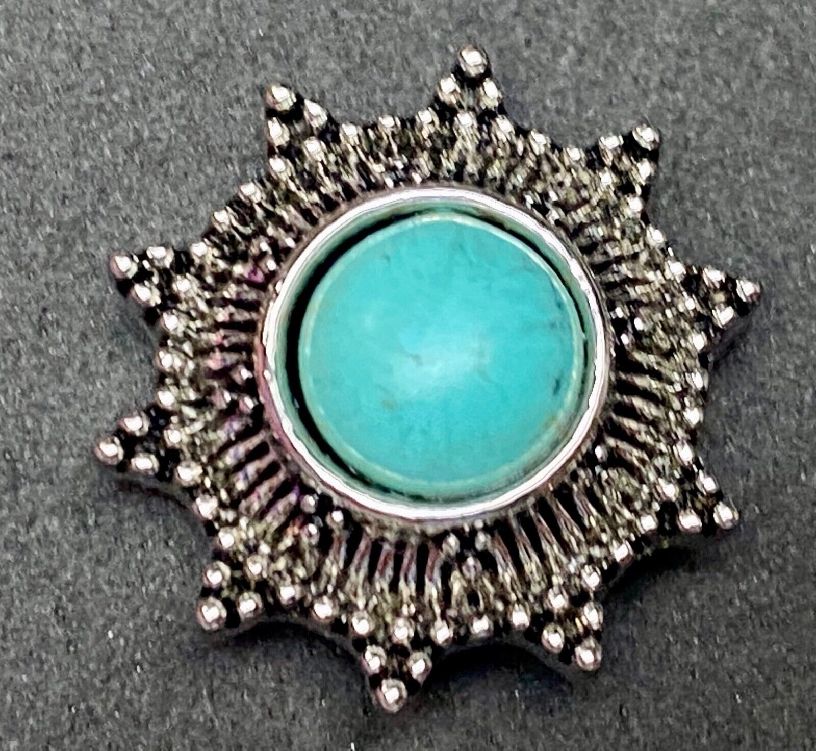 Turquoise colored centerpiece sunburst 18mm Ginger Snap Magnolia And Vine