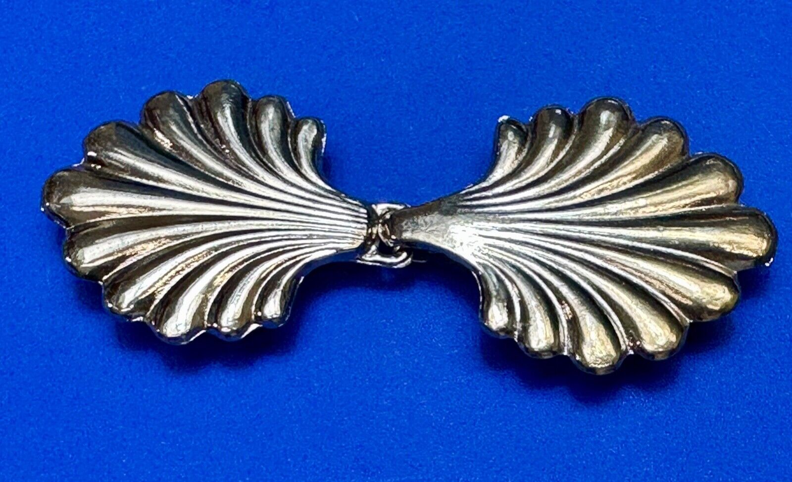 Vintage Abstract leaf shaped Two piece Interlocking silver tone belt buckle