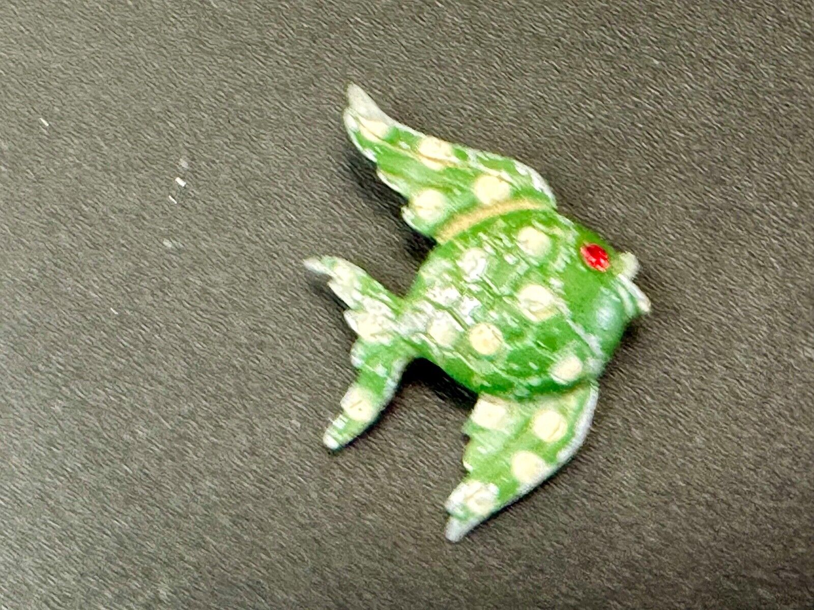Adorable Green Fish Fish Water Red Rhinestone Eye PIN Brooch - MAMSELLE