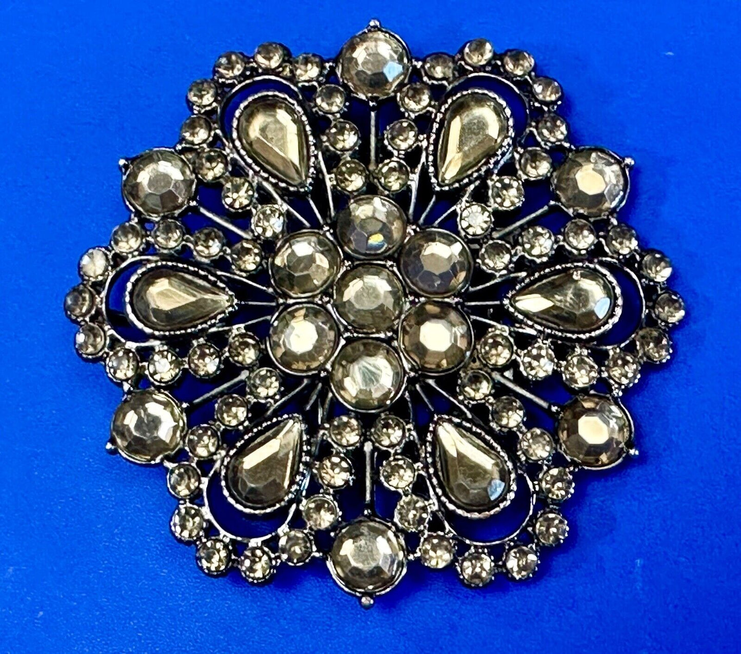 Vintage flowers star burst - multiple rhinestone's covering  belt buckle